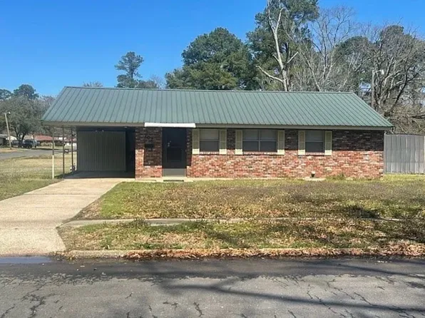 702 S Park Dr, Springhill, LA 71075