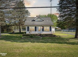 8257 E Coldwater Rd, Davison, MI 48423