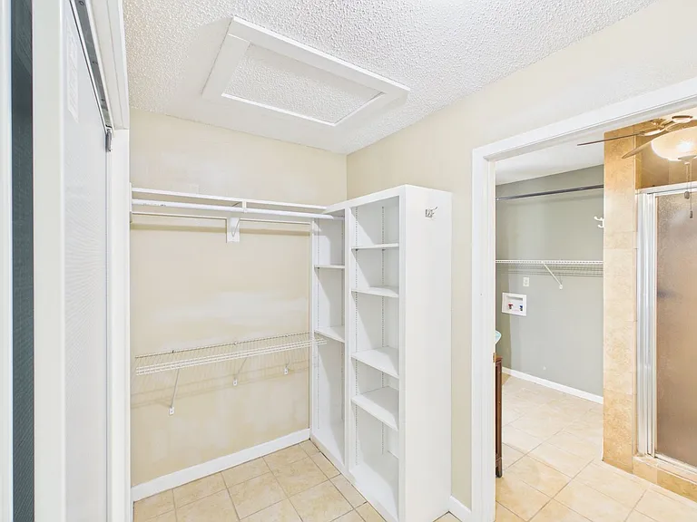 328 Glenmoor Dr — Photo 11