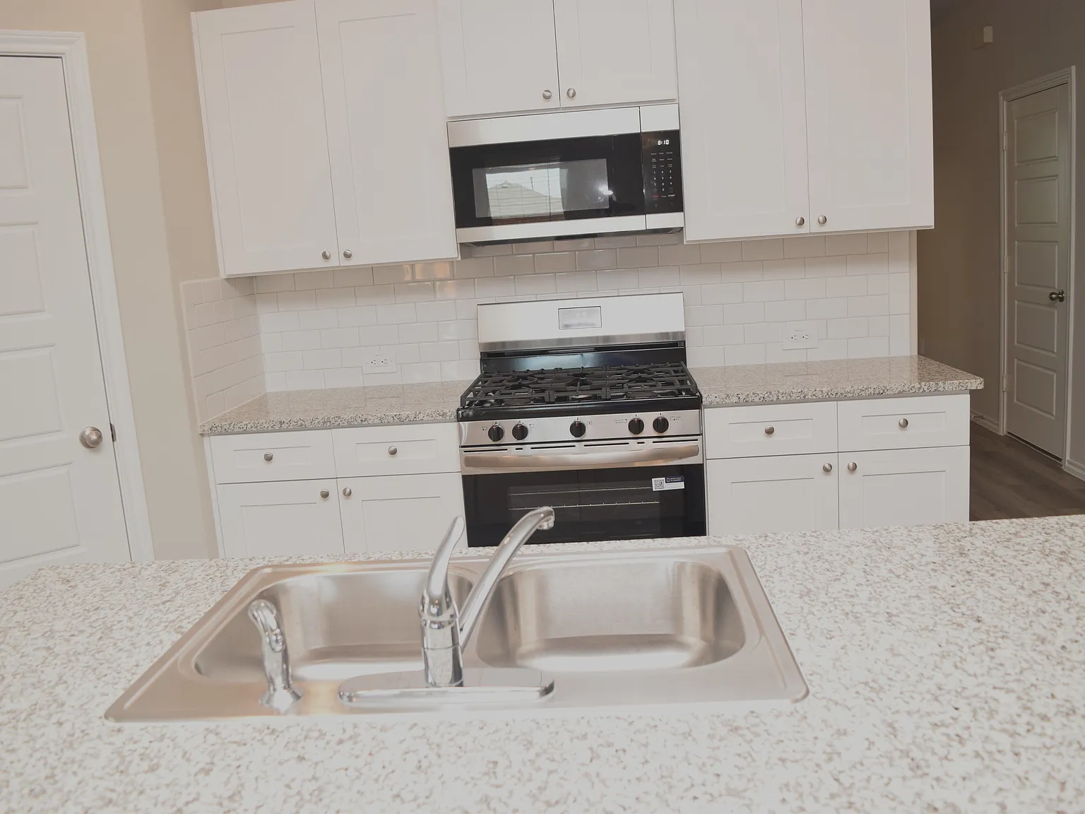 5 bed, 2120 sqft, $2,700 — Photo 4