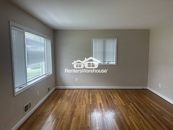 4th image of 223 Deep Dale Dr