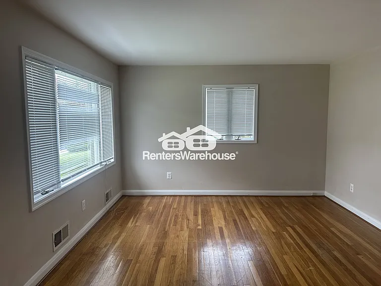 223 Deep Dale Dr — Photo 4