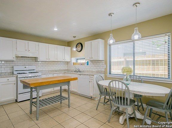 2nd image of 11109 White Sands St