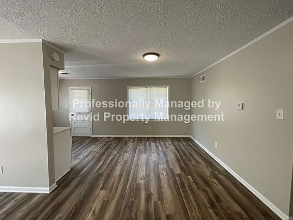 4th image of 653 Western Park Dr