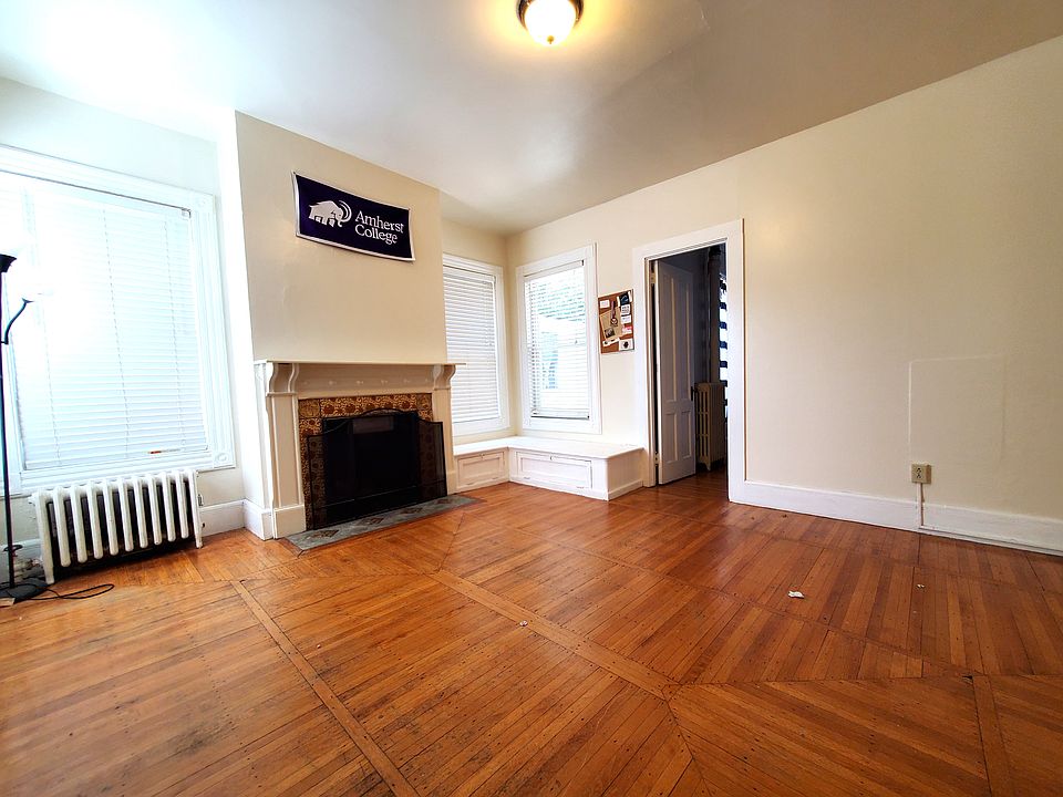 Large bedroom 2 with decorative fireplace