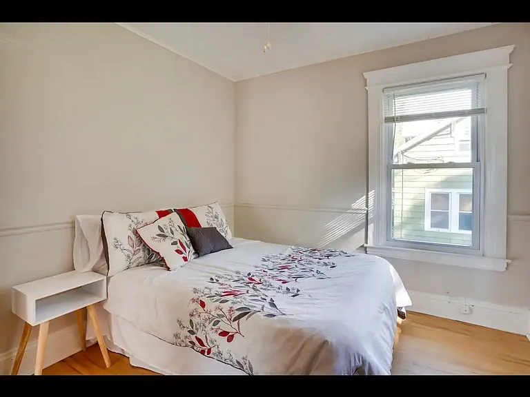 765 Westcott St — Photo 9