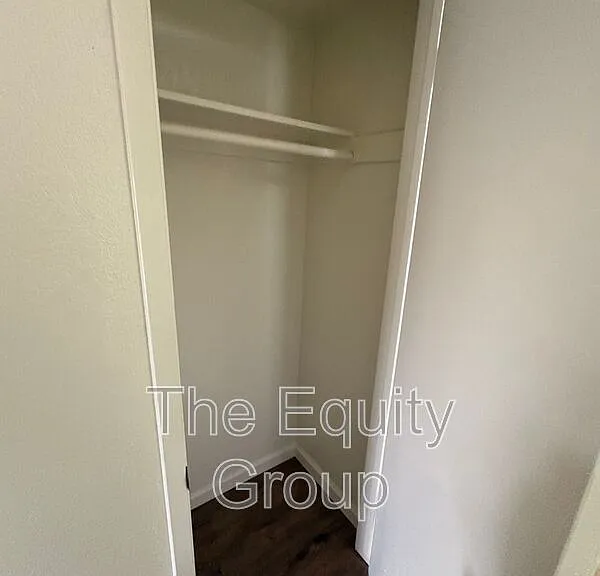 1400 W Elowin Ave — Photo 9