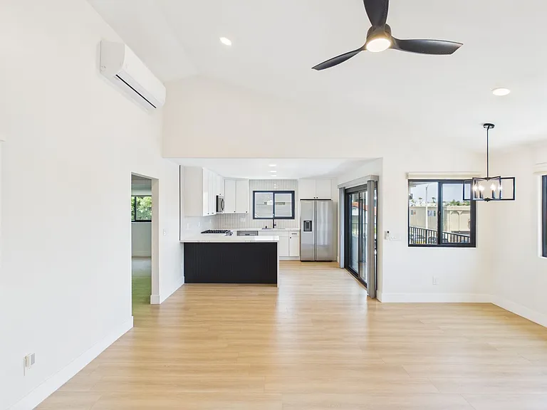 GS - 3129 Emerson — Photo 10
