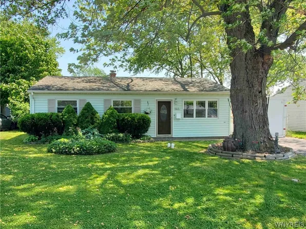 3031 Duluth St, Niagara Falls, NY 14305