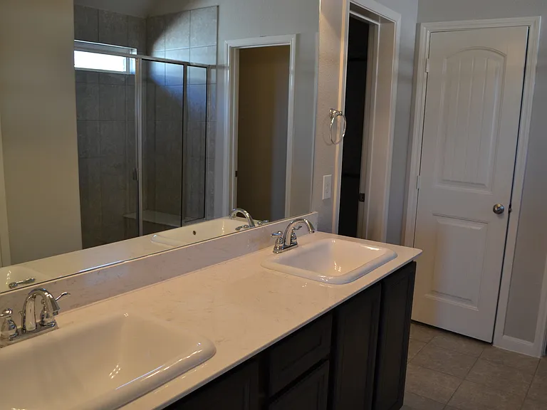 5090 Royal Springs Dr — Photo 8