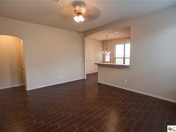 2nd image of 525 Creekside Cir