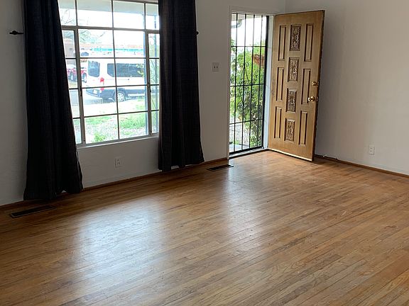 5th image of 2028 Palomas Dr NE