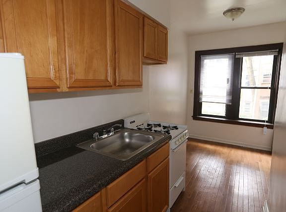4th image of 4641 N Paulina St #208