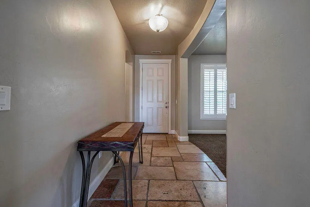 3 bed, 2.5 bath, 1912 sqft, $2,200 — Photo 4