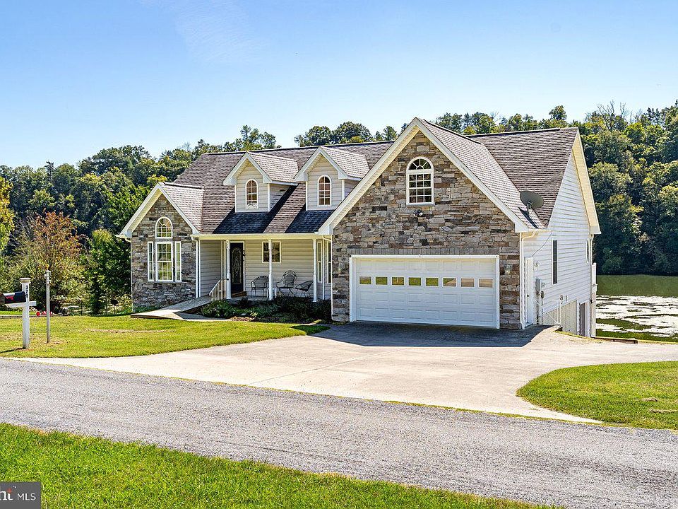 1st image of 379 Riverside Dr