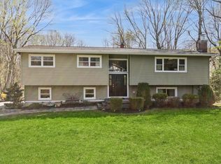 6 Overhill Rd, Cortlandt Manor, NY 10567