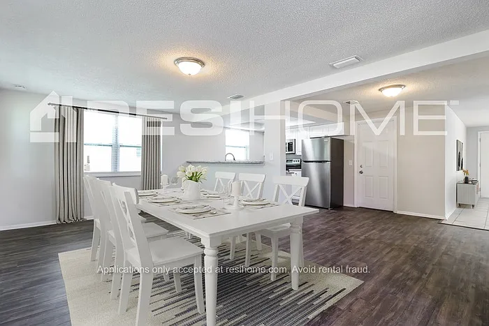 6027 11th Ave — Photo 3