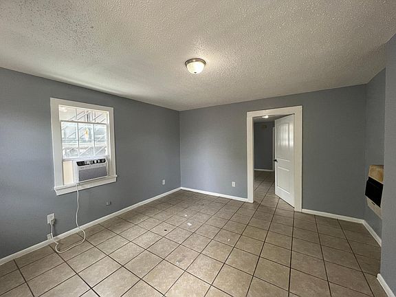 2nd image of 2523 Baronne St