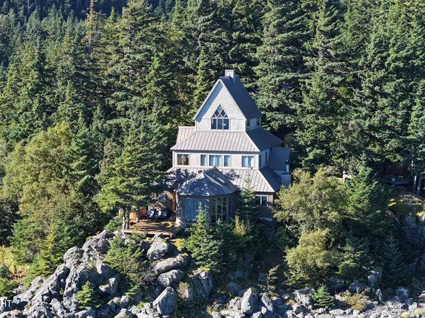 4316 Mud Bay Rd, Haines, AK 99827