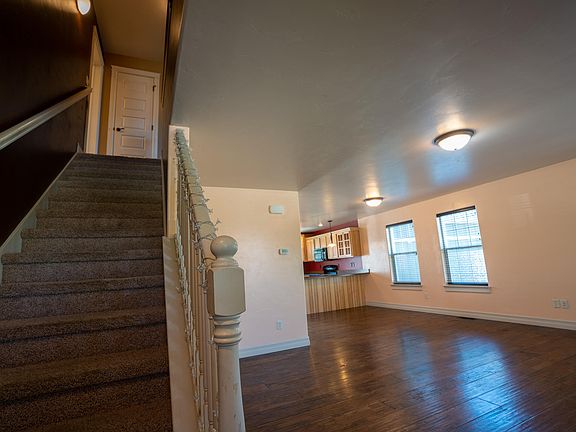 3rd image of 144 Bayberry Ln