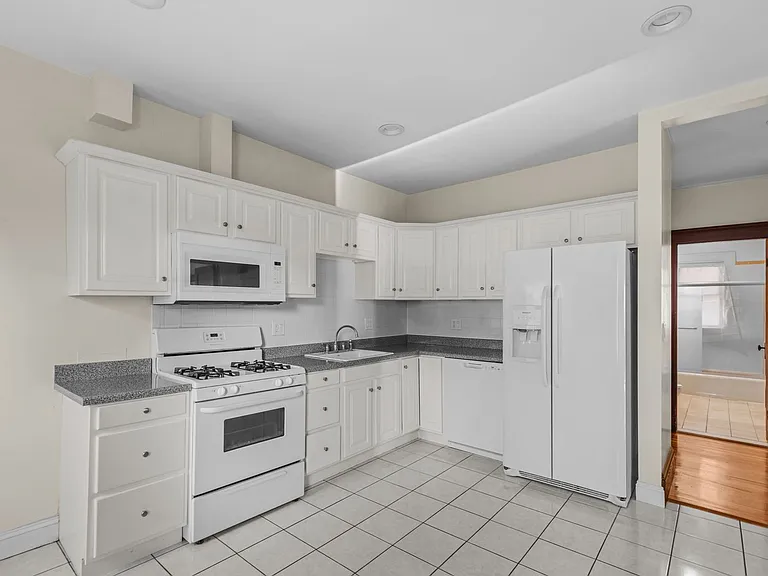 56 Hobson St #2 — Photo 2
