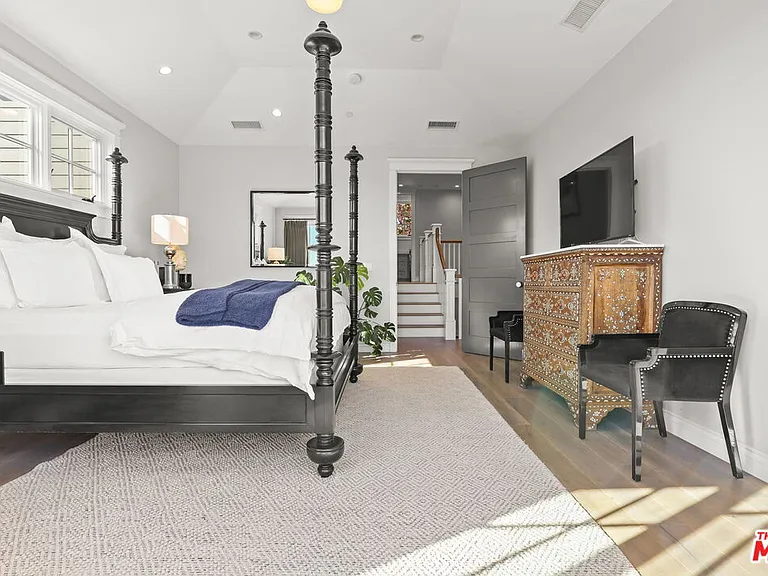 832 Las Lomas Ave — Photo 13