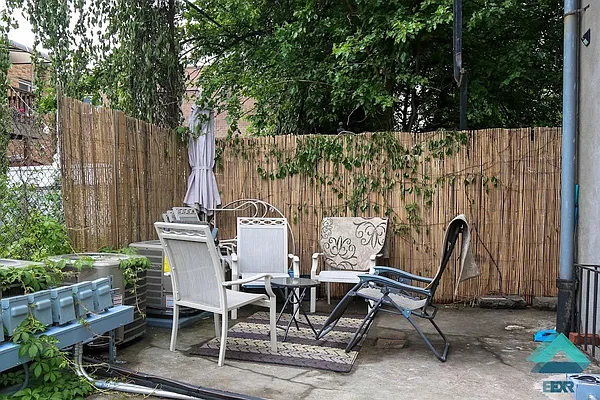 Rented by EXR | media 30