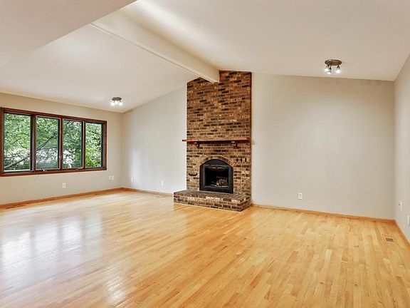 3rd image of 3029 Mary Ct