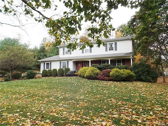 1st image of 2 Carteret Dr
