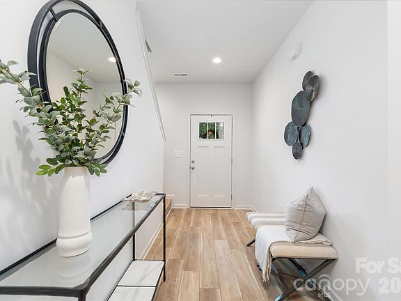 2nd image of 4251 Acorn St