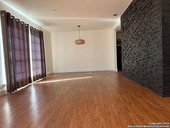 3rd image of 100 Dandelion Ln