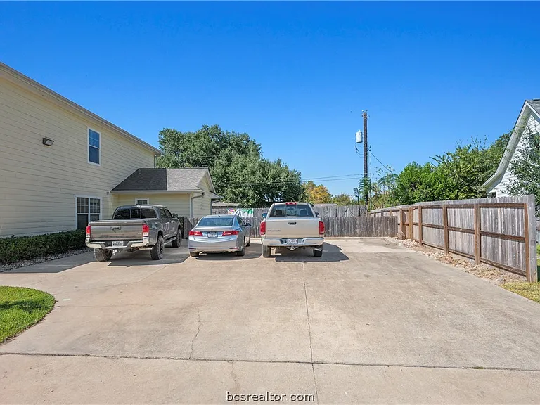 114 Lynn Dr — Photo 6
