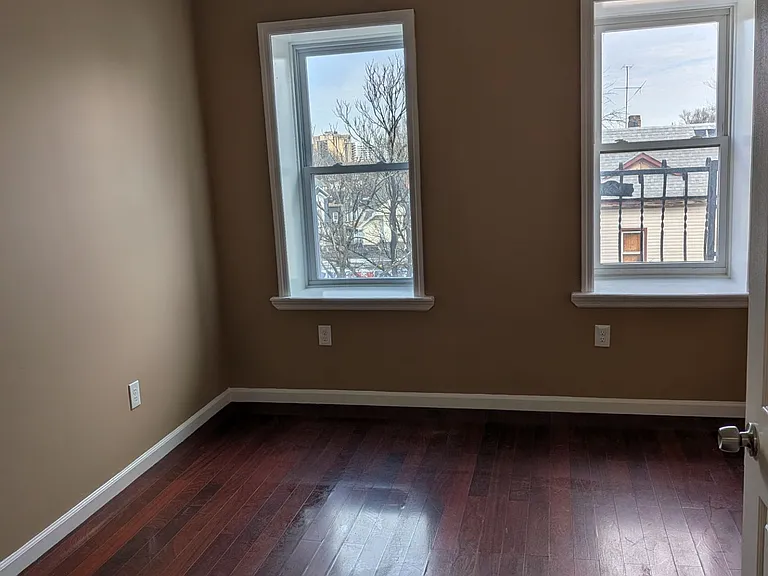 39 N Burnett St — Photo 12