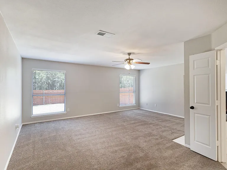 4729 Woodhaven Ln — Photo 22