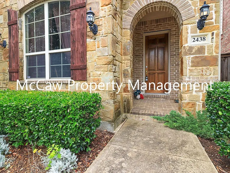 2438 Sunderland Ln — Photo 2