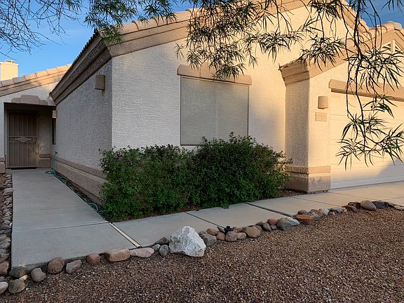 2nd image of 2926 N Mountain Creek Way