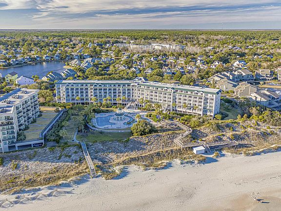 2nd image of 601 Retreat Beach Cir #225