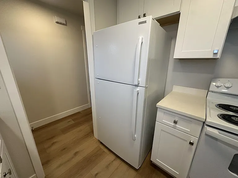 Fully Remodeled 2 Bedroom 1 Bath Units — Photo 16