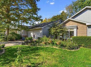 5553 Hickory Cir, Flushing, MI 48433