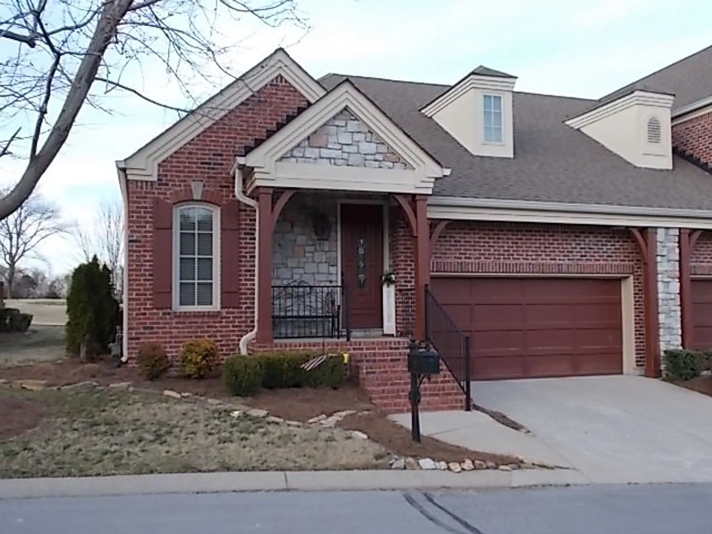 Five Oaks Condo For Lease - 3 Bed, 2 Bath, 2150sqft - Lebanon — Photo 1