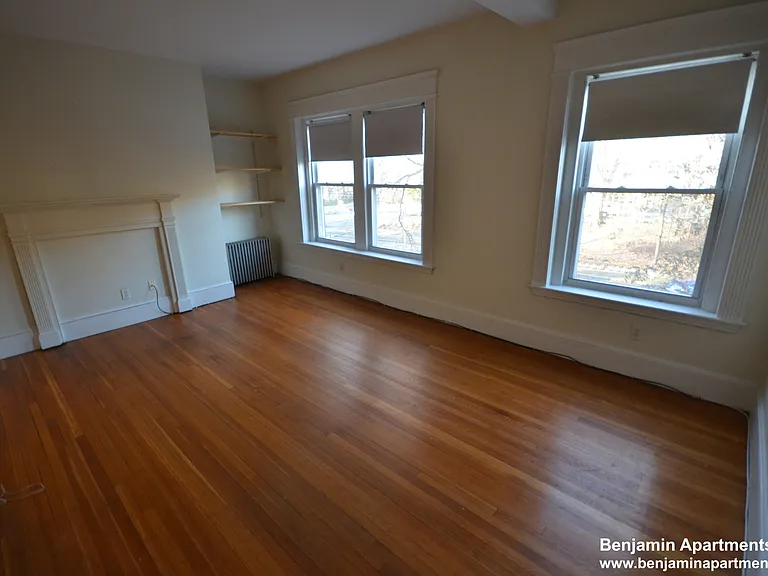 1595 Beacon St #12 — Photo 4