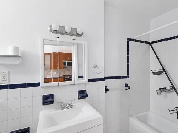 584 Sixth Avenue image 10 of 12