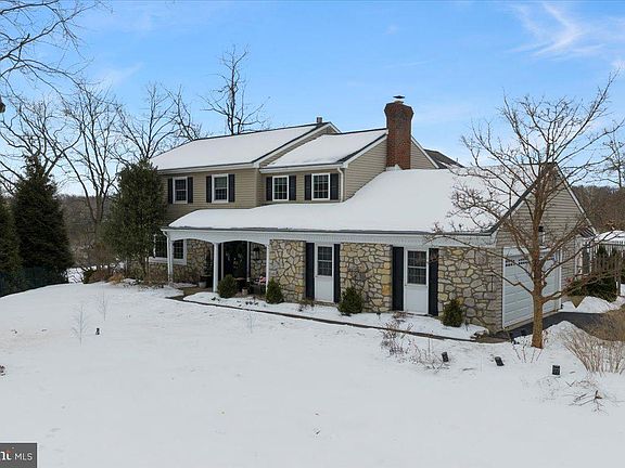 2nd image of 8 Mill Creek Rd