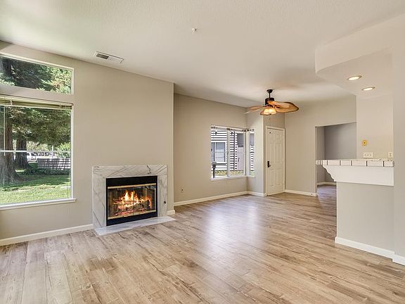 3rd image of 1641 Parkview Green Cir