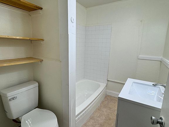 4th image of 29 Bolton Pl #2