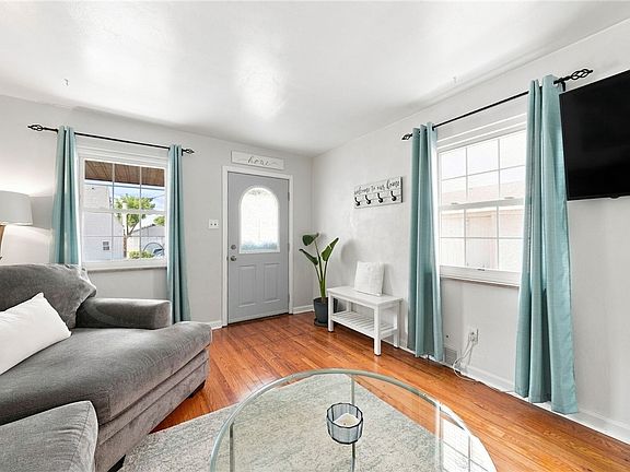 5th image of 744 Mayville Ave