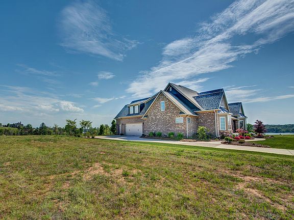 4th image of 761 Castaway Ln