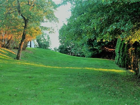 3rd image of 600 Dover Ln