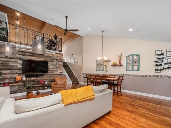 1 Tupperware Dr Unit 314, North Smithfield, RI 02896