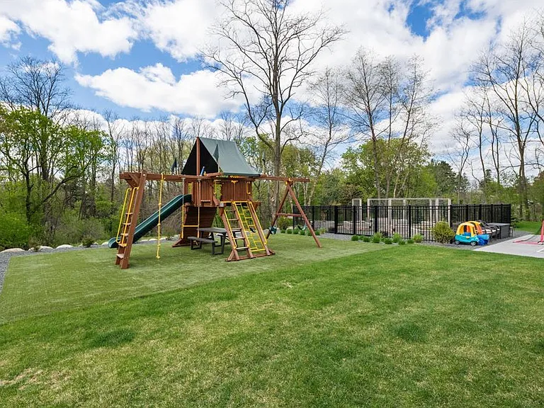 11 Salem Ln — Photo 55